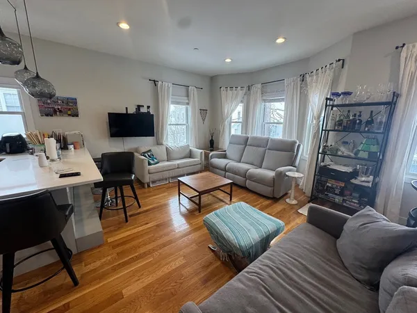 $3,900 | 9 Harding Street, Unit 3, Cambridge, MA 02141