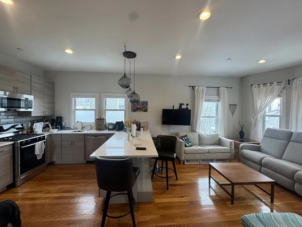 $3,900 | 9 Harding Street, Unit 3, Cambridge, MA 02141