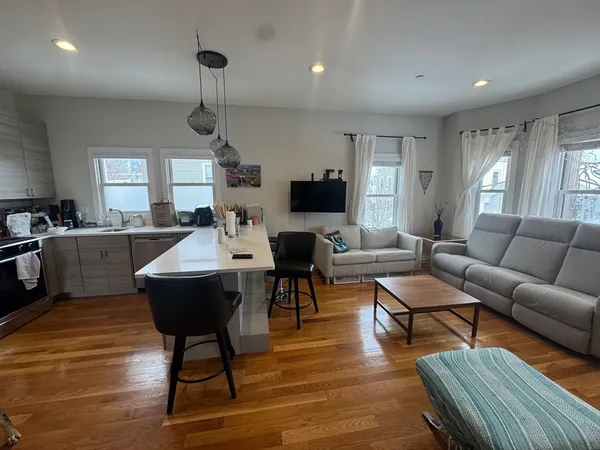 $3,900 | 9 Harding Street, Unit 3, Cambridge, MA 02141