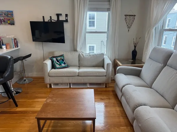 $3,900 | 9 Harding Street, Unit 3, Cambridge, MA 02141