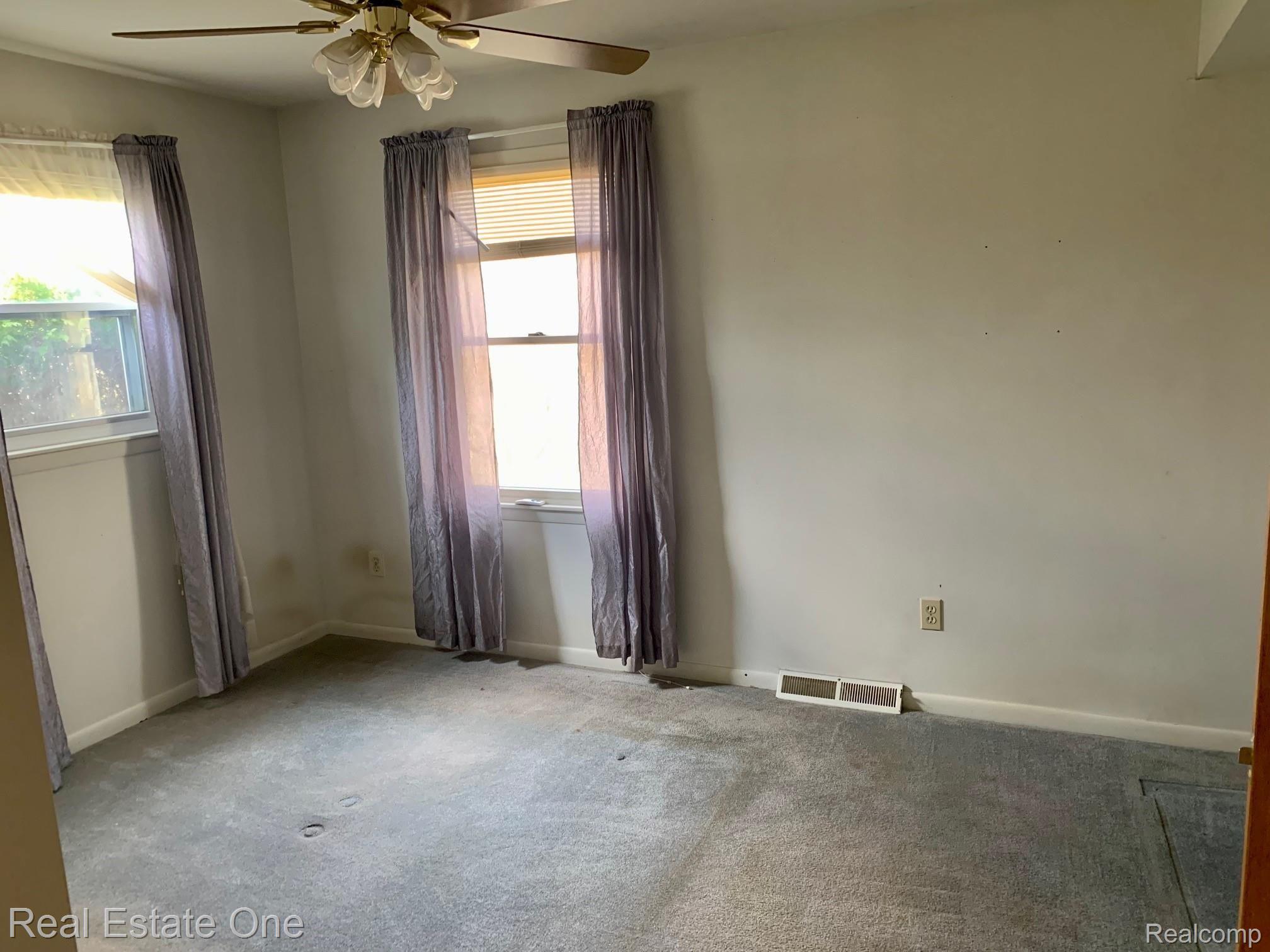 3200 Judah Road Lake Orion, MI 48359 - Photo 10 of 22 First floor master bedroom