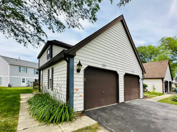 $1,900 | 2450 Devonshire Court, Aurora, IL 60502