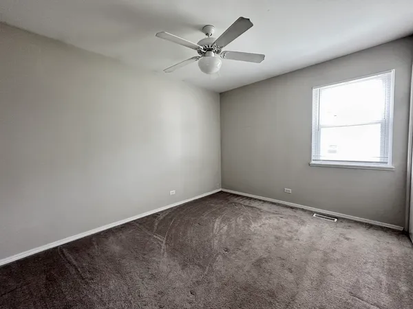 $1,900 | 2450 Devonshire Court, Aurora, IL 60502