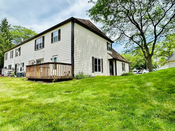$1,900 | 2450 Devonshire Court, Aurora, IL 60502