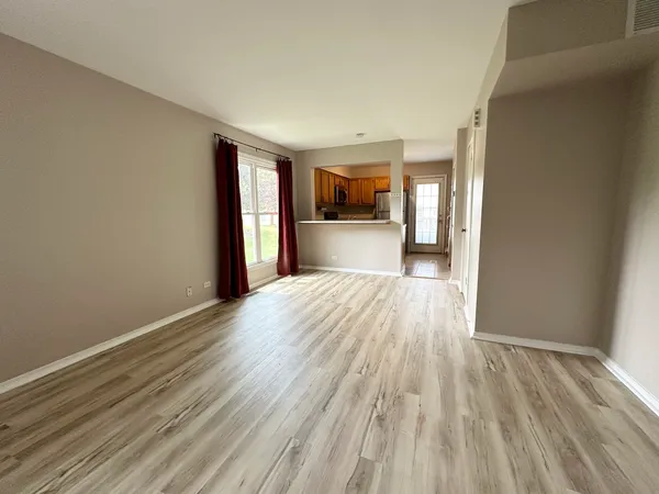 $1,900 | 2450 Devonshire Court, Aurora, IL 60502