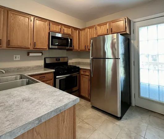 $1,900 | 2450 Devonshire Court, Aurora, IL 60502