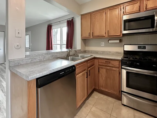 $1,900 | 2450 Devonshire Court, Aurora, IL 60502