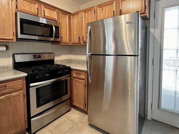 $1,900 | 2450 Devonshire Court, Aurora, IL 60502
