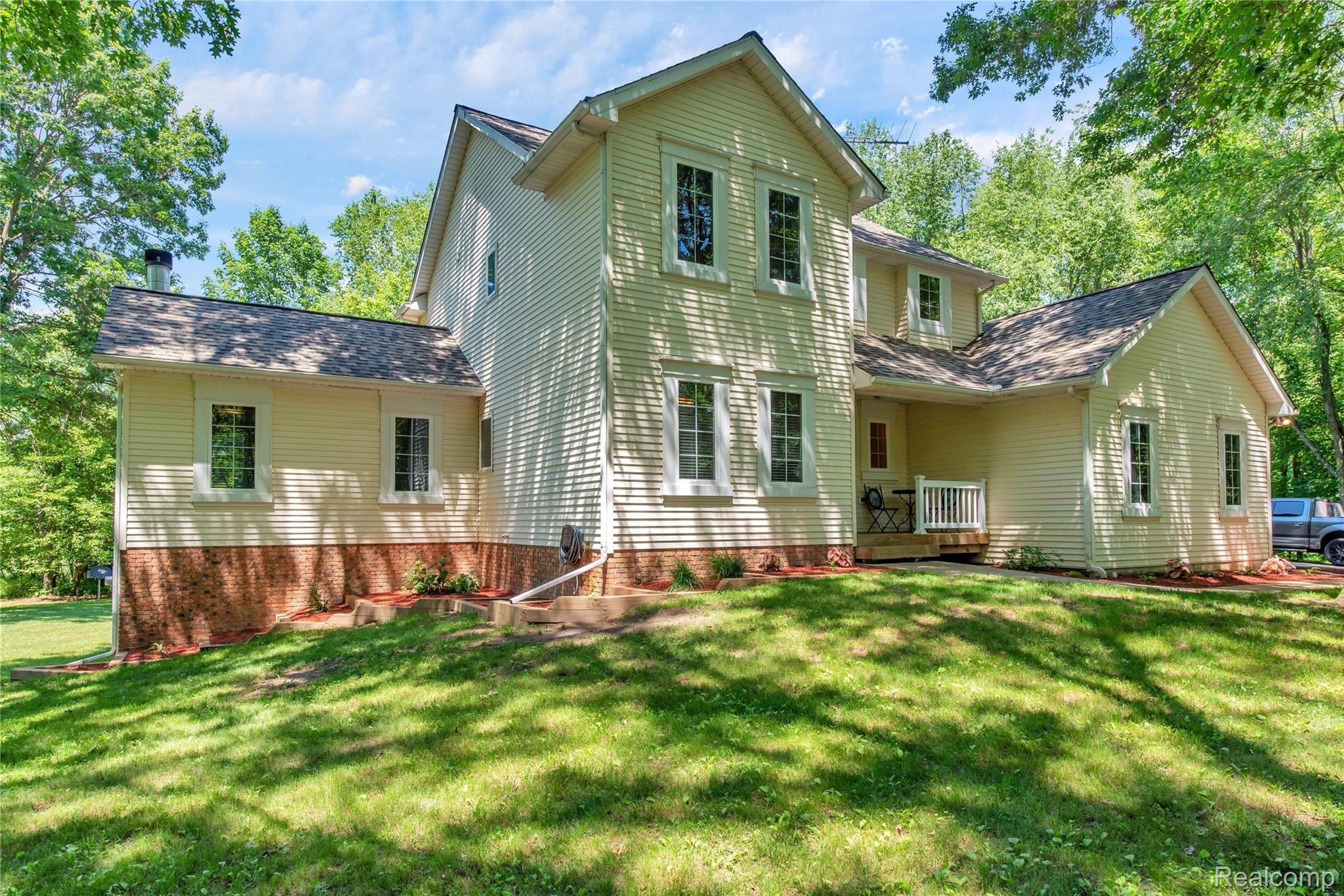 3030 West Allen Road Howell, MI 48855 - Photo 5 of 58 3030 West Allen Drive - HD Drone Photography-4.jpg
