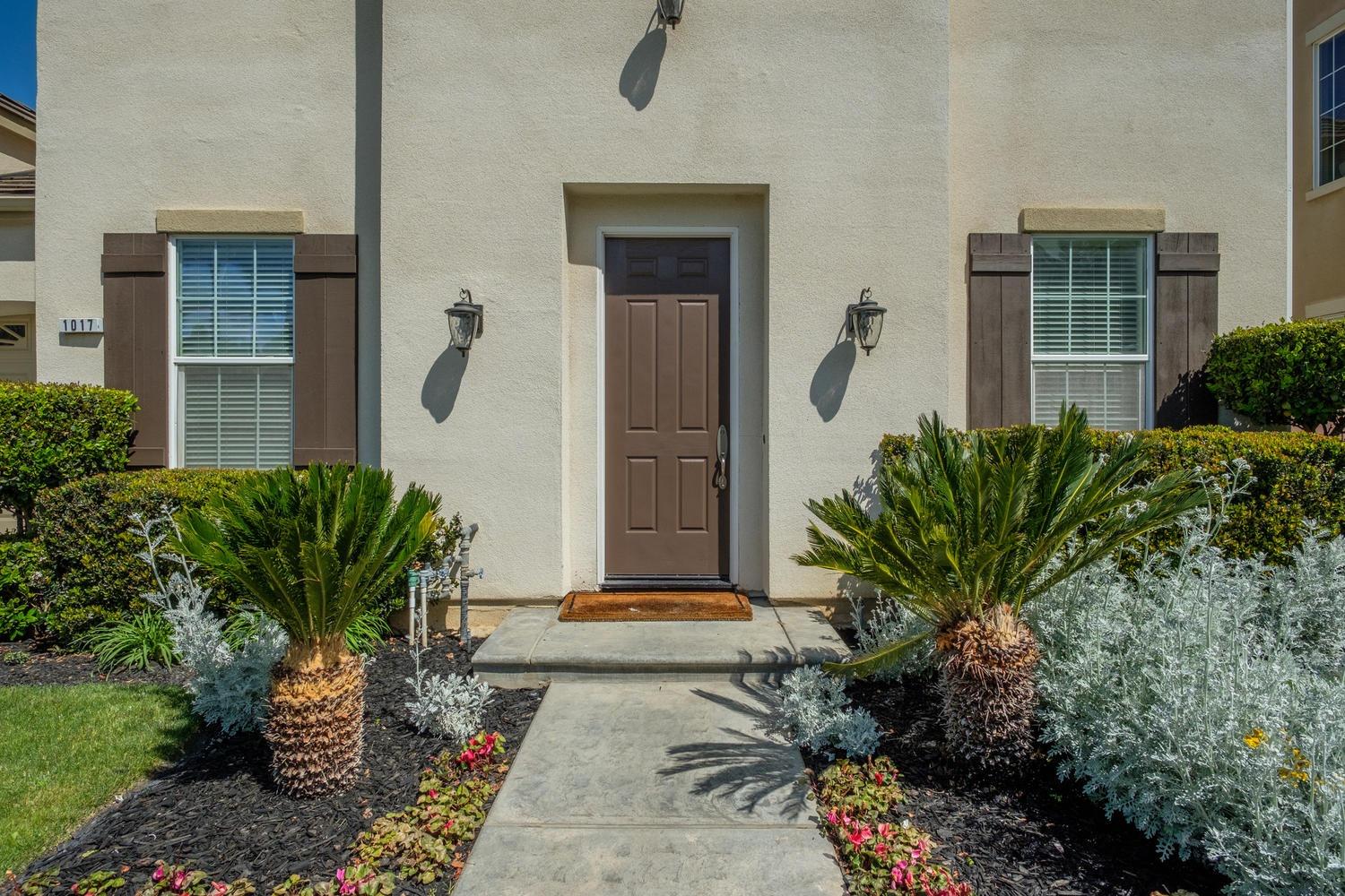 1017 Loyola Avenue Clovis, CA 93619 - Photo 2 of 32