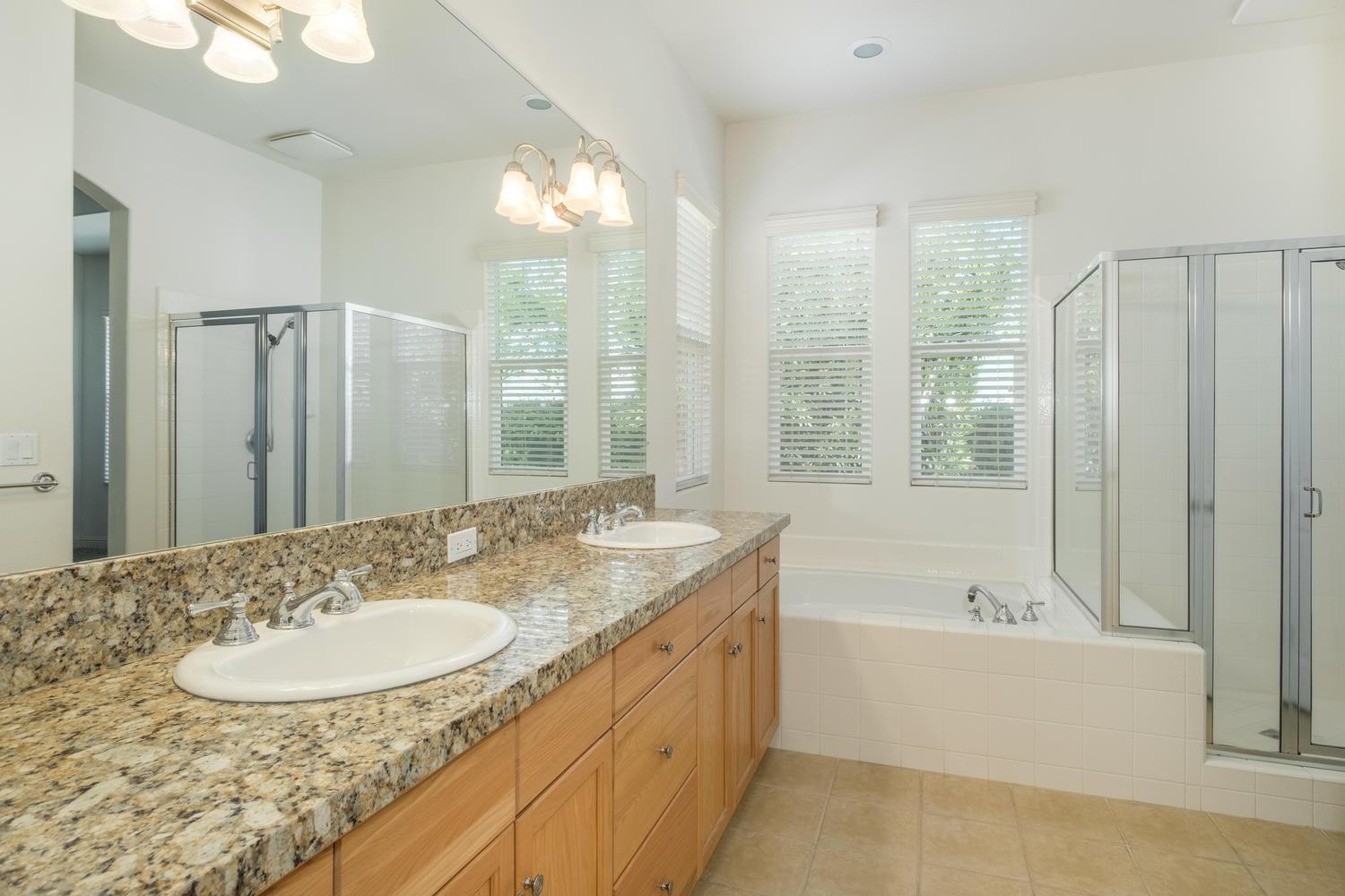 1017 Loyola Avenue Clovis, CA 93619 - Photo 12 of 32