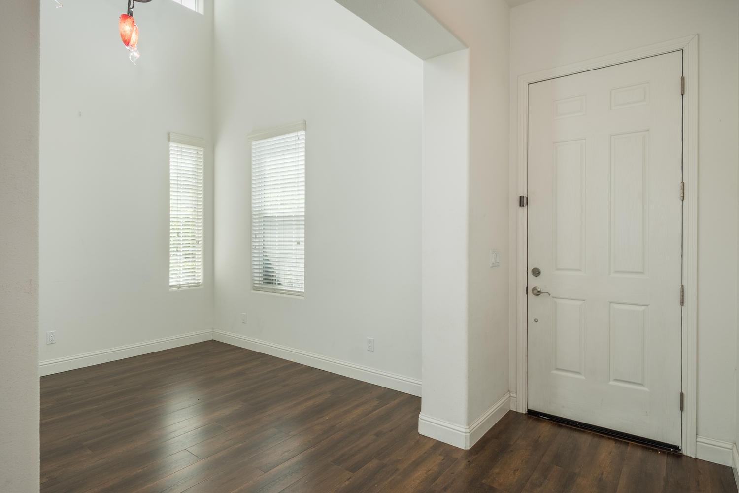 1017 Loyola Avenue Clovis, CA 93619 - Photo 3 of 32