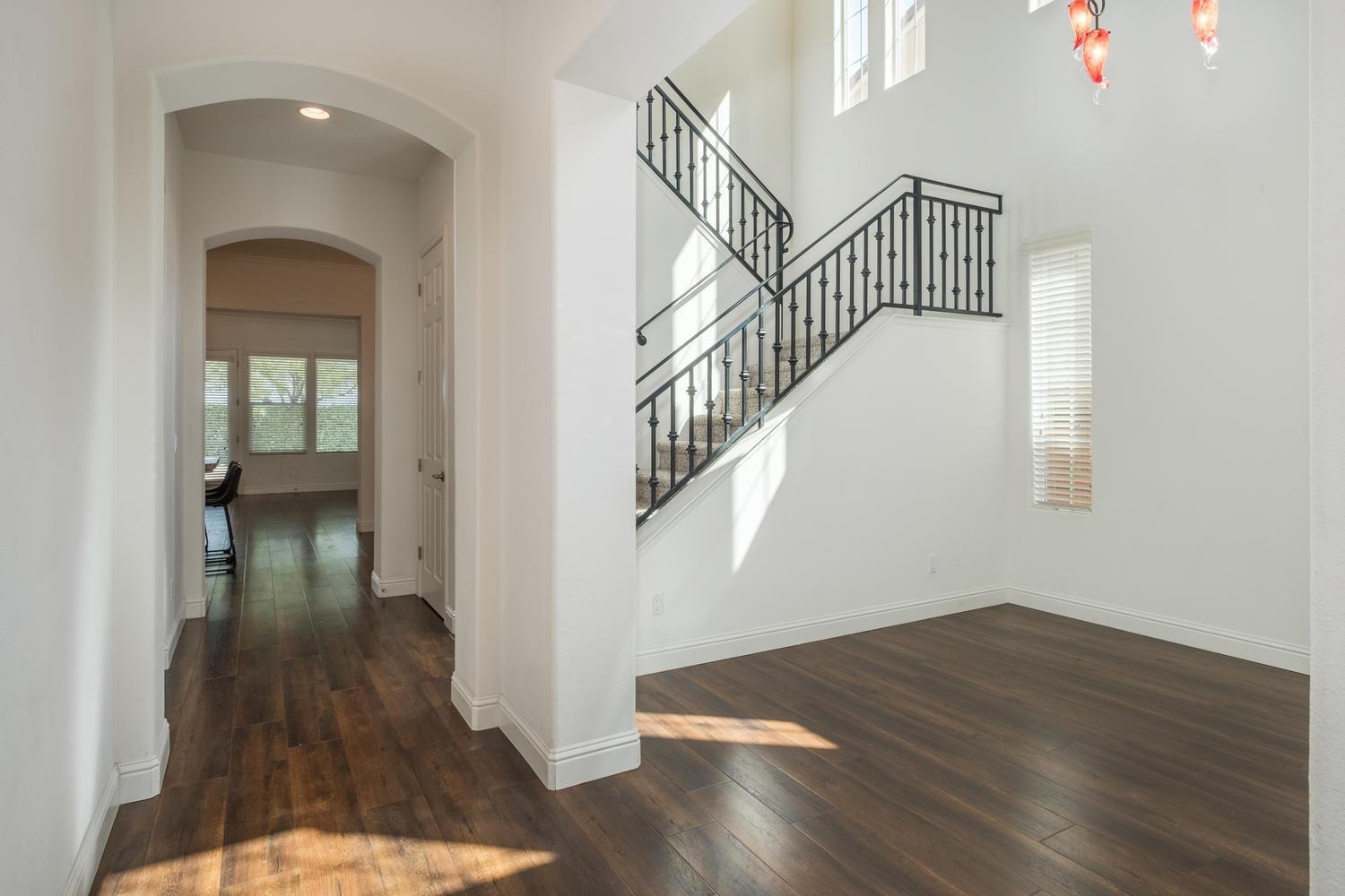 1017 Loyola Avenue Clovis, CA 93619 - Photo 5 of 32