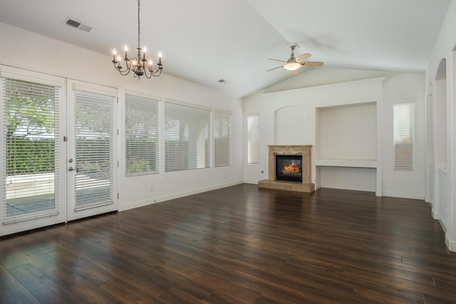 1017 Loyola Avenue Clovis, CA 93619 - Photo 7 of 32