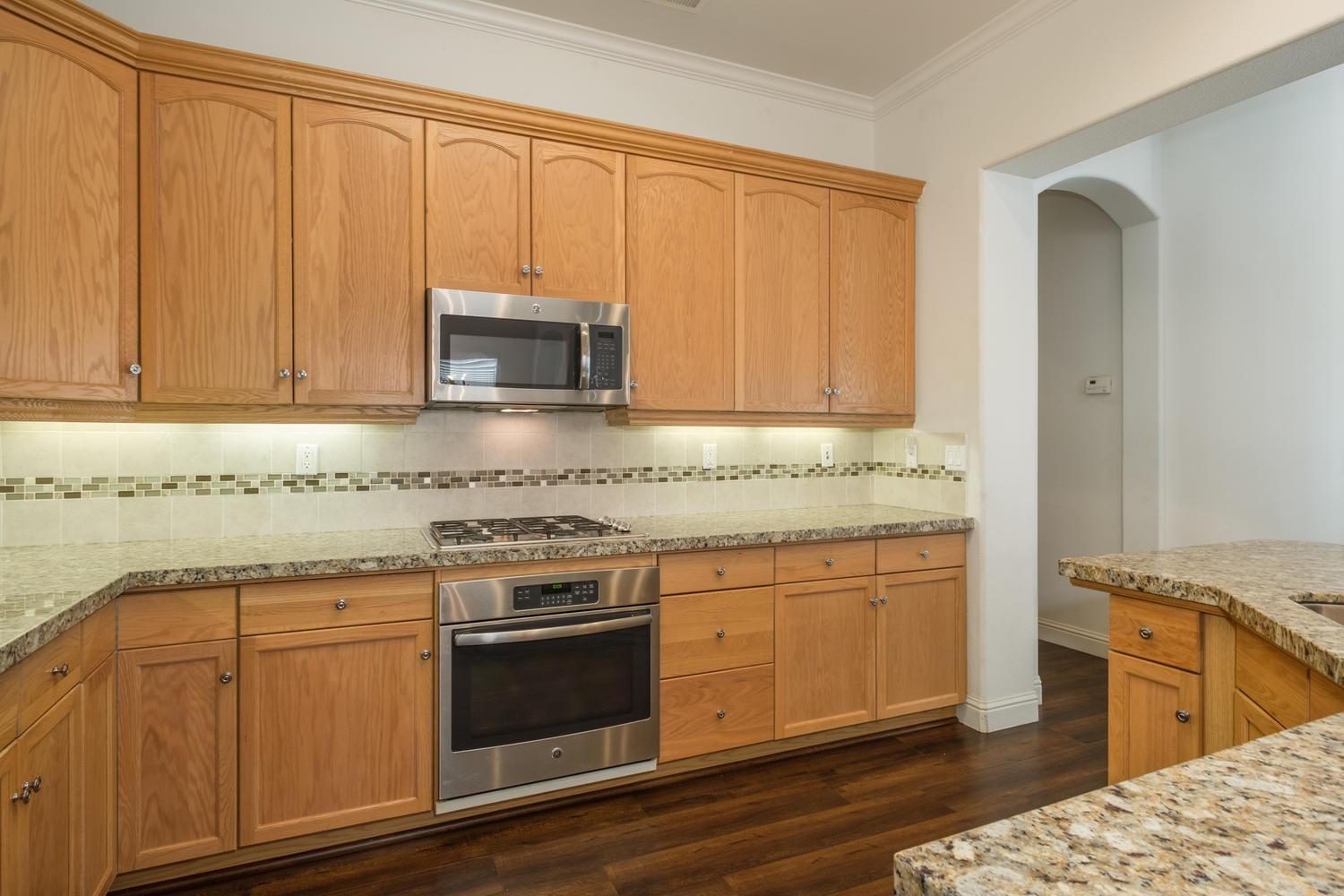 1017 Loyola Avenue Clovis, CA 93619 - Photo 9 of 32