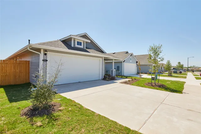 $1,950 | 303 Trailside Lane, Bastrop, TX 78602