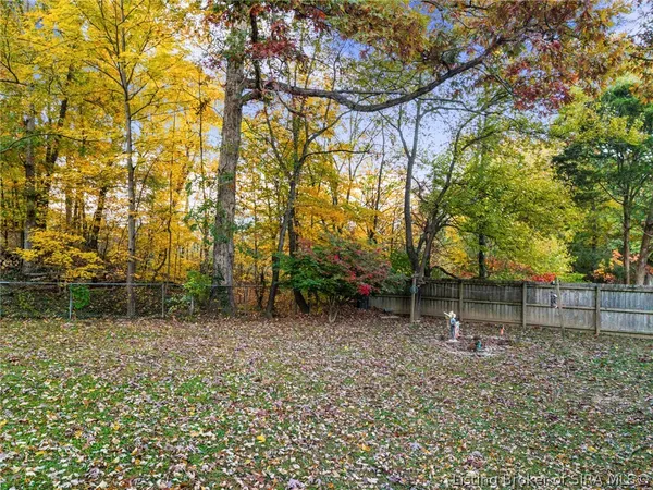 $260,500 | 112 Cheryl Drive, New Albany, IN 47150