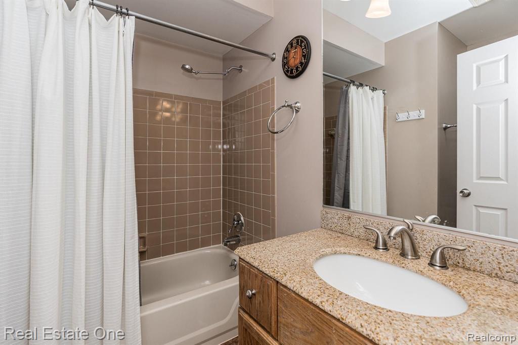 2033 Avonstoke Road Rochester Hills, MI 48307 - Photo 15 of 30