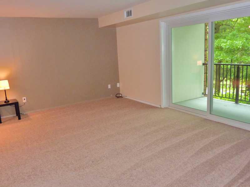 555 Sloop Road, Unit 9 Pittsburgh, PA 15237 - Photo 2 of 16 Living Room.