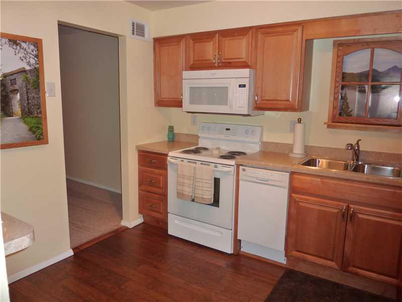 555 Sloop Road, Unit 9 Pittsburgh, PA 15237 - Photo 6 of 16 Kitchen.