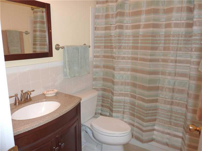 555 Sloop Road, Unit 9 Pittsburgh, PA 15237 - Photo 10 of 16 Full Bath.