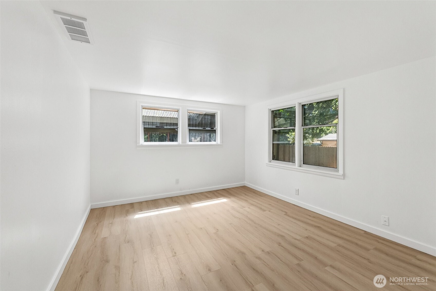 7629 236th Street Southwest Edmonds, WA 98026 - Photo 13 of 39