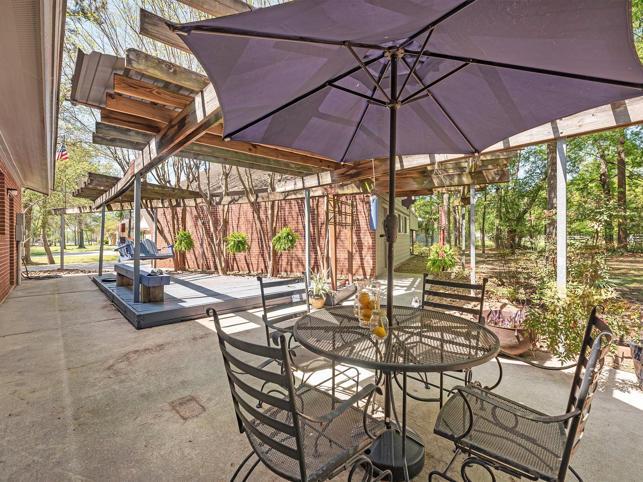 715 Commons Lakeview Drive Huffman, TX 77336 - Photo 41 of 50 a patio with a patio table and chairs