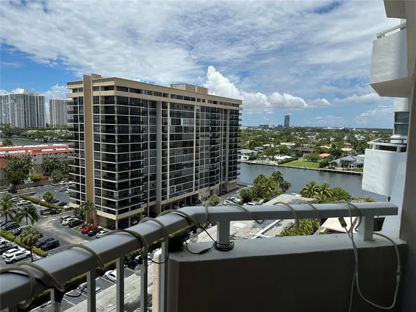 $2,000 | 1985 South Ocean Drive, Unit 10A, Hallandale Beach, FL 33009