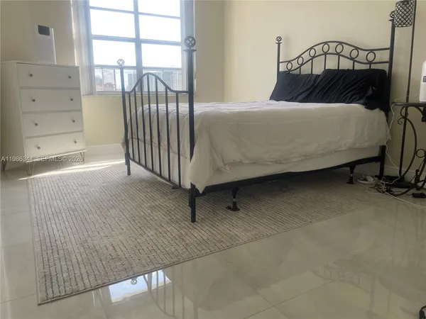 $2,000 | 1985 South Ocean Drive, Unit 10A, Hallandale Beach, FL 33009