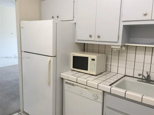$2,000 | 1985 South Ocean Drive, Unit 10A, Hallandale Beach, FL 33009