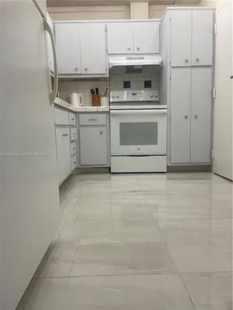 $2,000 | 1985 South Ocean Drive, Unit 10A, Hallandale Beach, FL 33009