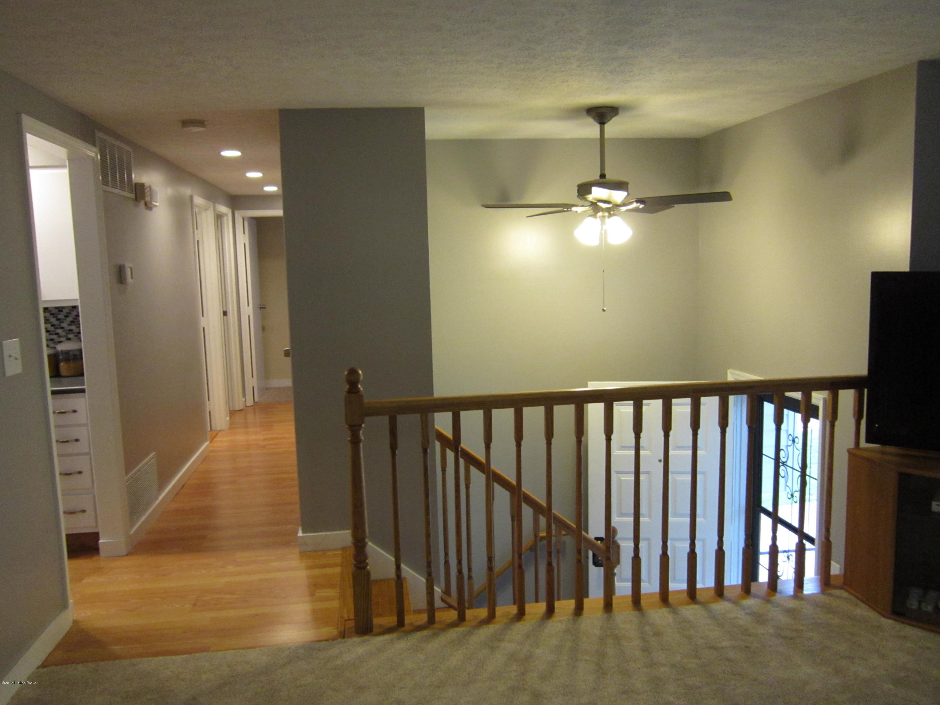 6316 May Pen Road Louisville, KY 40228 - Photo 9 of 46 Entry & Hall Way