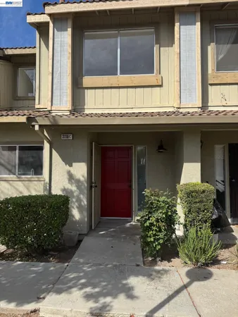 $299,999 | 2116 Mt Vernon Drive, Unit C, Modesto, CA 95350