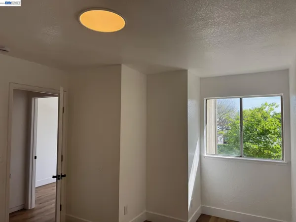 $299,999 | 2116 Mt Vernon Drive, Unit C, Modesto, CA 95350