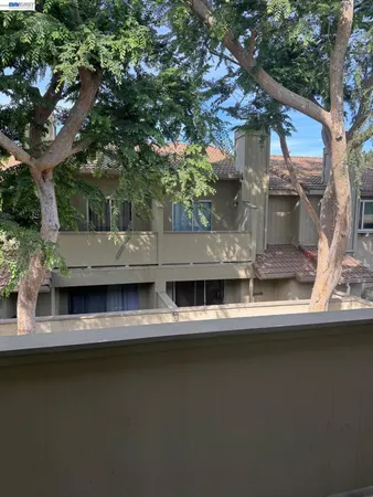 $299,999 | 2116 Mt Vernon Drive, Unit C, Modesto, CA 95350