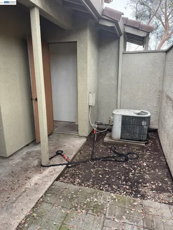 $299,999 | 2116 Mt Vernon Drive, Unit C, Modesto, CA 95350