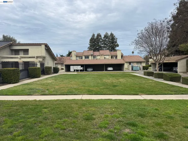 $299,999 | 2116 Mt Vernon Drive, Unit C, Modesto, CA 95350