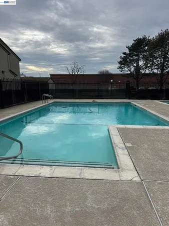 $299,999 | 2116 Mt Vernon Drive, Unit C, Modesto, CA 95350