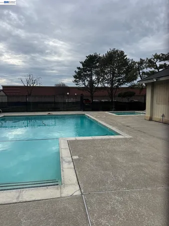 $299,999 | 2116 Mt Vernon Drive, Unit C, Modesto, CA 95350