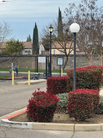 $299,999 | 2116 Mt Vernon Drive, Unit C, Modesto, CA 95350