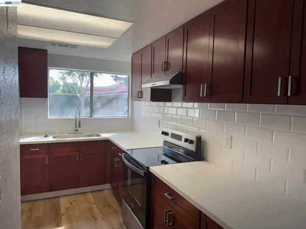 $299,999 | 2116 Mt Vernon Drive, Unit C, Modesto, CA 95350