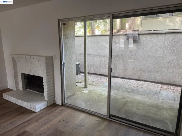 $299,999 | 2116 Mt Vernon Drive, Unit C, Modesto, CA 95350