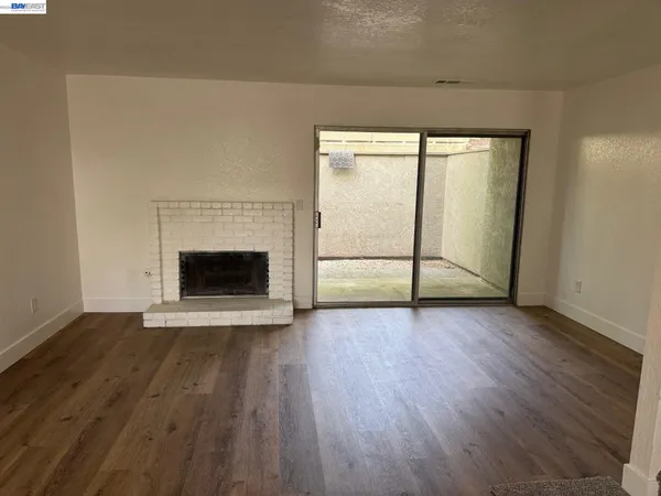 $299,999 | 2116 Mt Vernon Drive, Unit C, Modesto, CA 95350