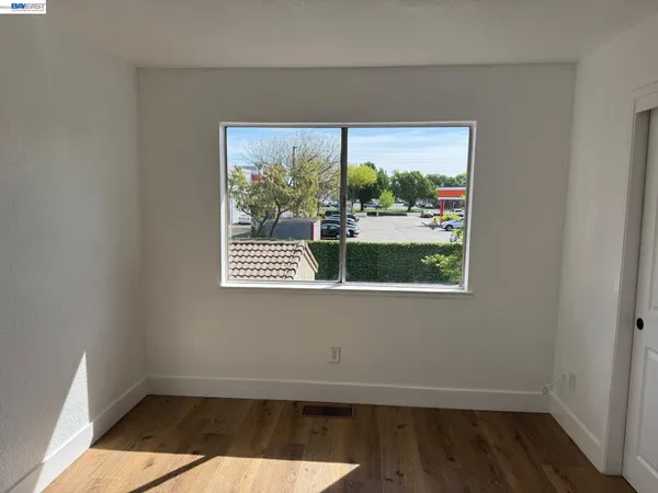 $299,999 | 2116 Mt Vernon Drive, Unit C, Modesto, CA 95350