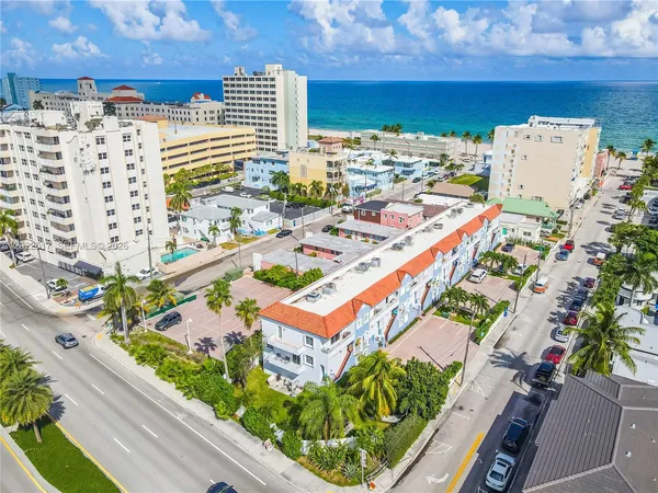 $3,950 | 349 Virginia Street, Unit 349, Hollywood, FL 33019