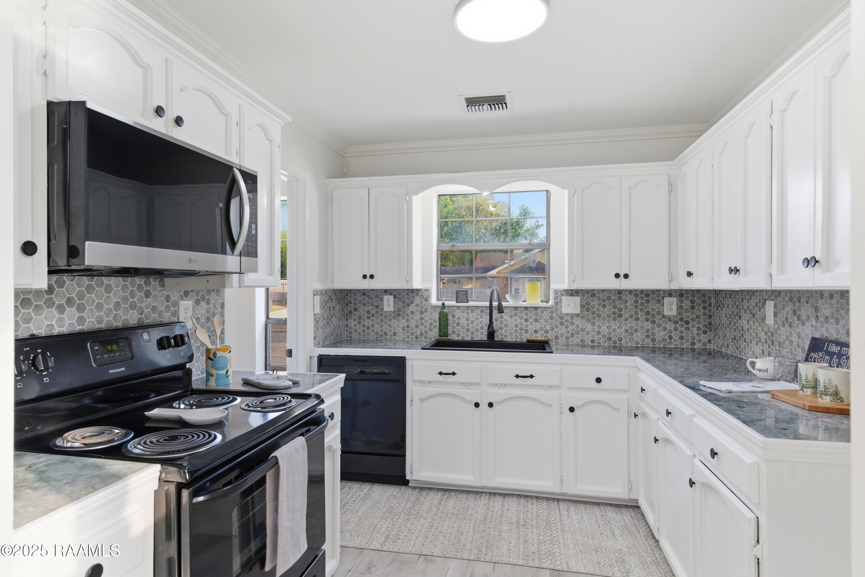 939 Rosedown Lane Lafayette, LA 70503 - Photo 10 of 30 DSC08399