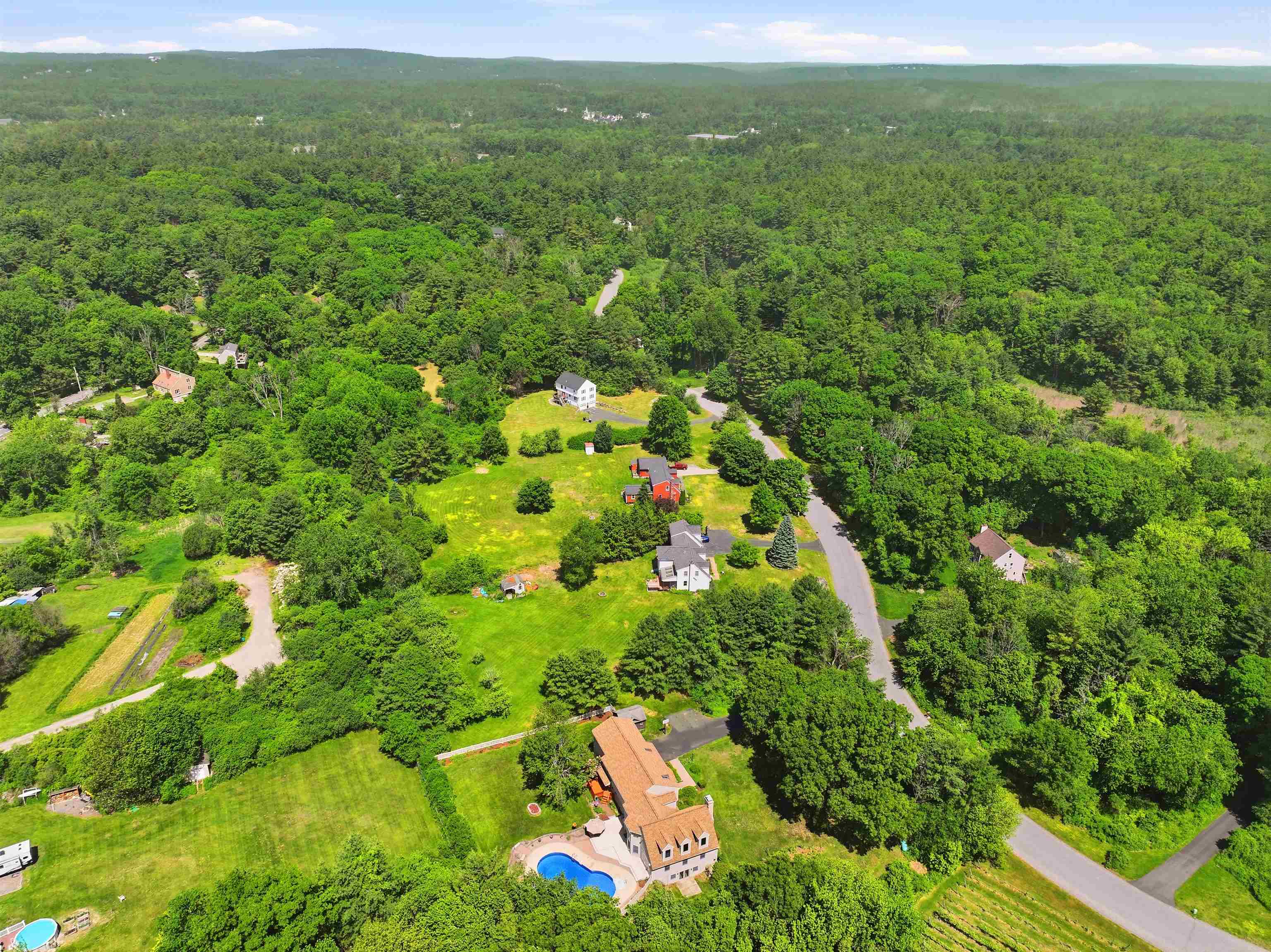 22 Clark Circle Pelham, NH 03076 - Photo 26 of 60