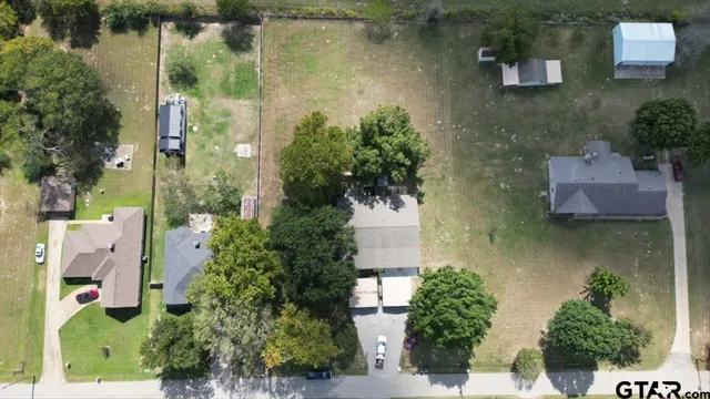 an aerial view of a house with outdoor space and lake view