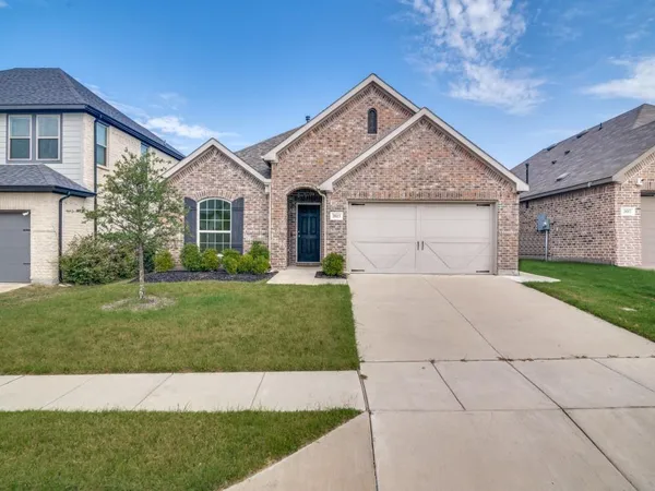 $2,200 | 2613 Moser Lane, Royse City, TX 75189