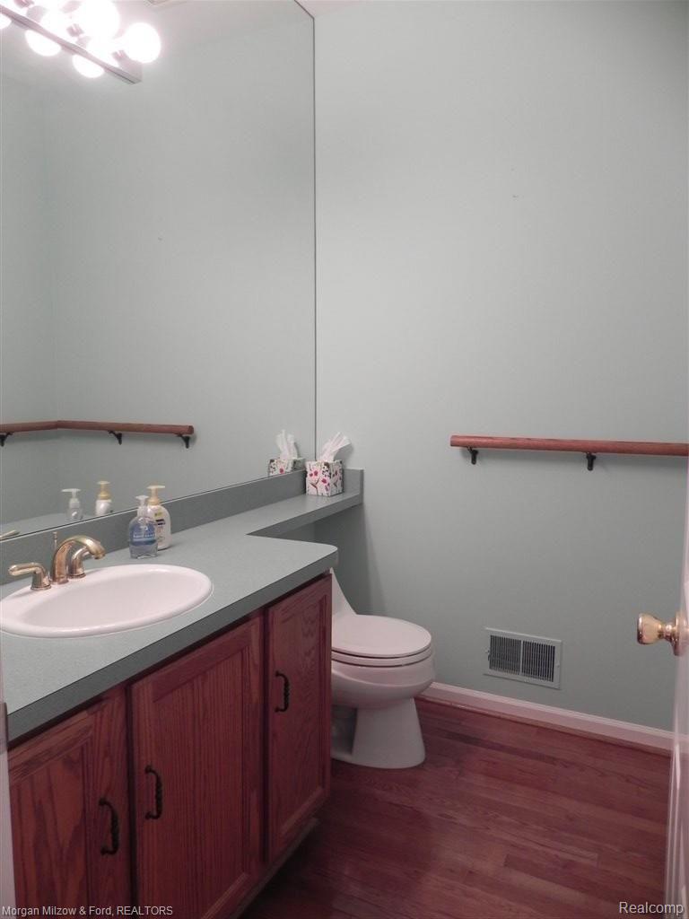 6561 Summit Ridge Court, Unit 44 Clarkston, MI 48346 - Photo 7 of 27 Half bath